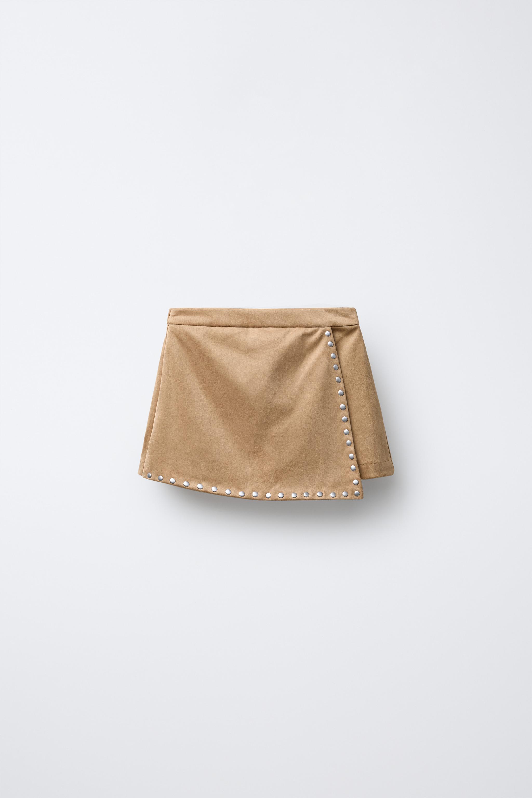 JUPE-SHORT EFFET DAIM À CLOUS